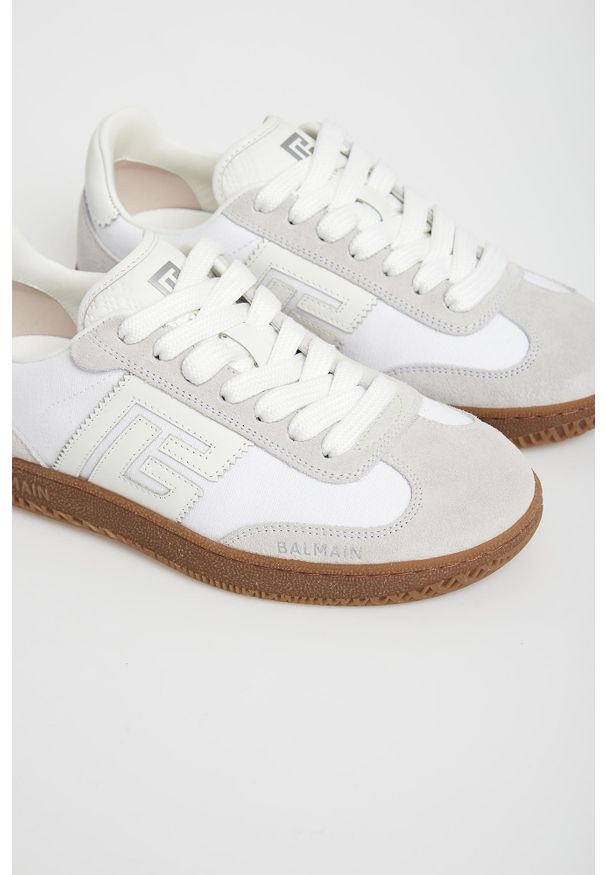 Balmain - Sneakersy damskie skórzane Swan trainers BALMAIN. Materiał: skóra