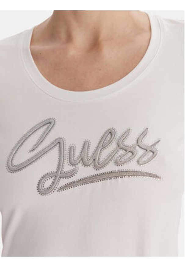 Guess T-Shirt W6RI24 J1314 Biały Regular Fit. Kolor: biały. Materiał: bawełna