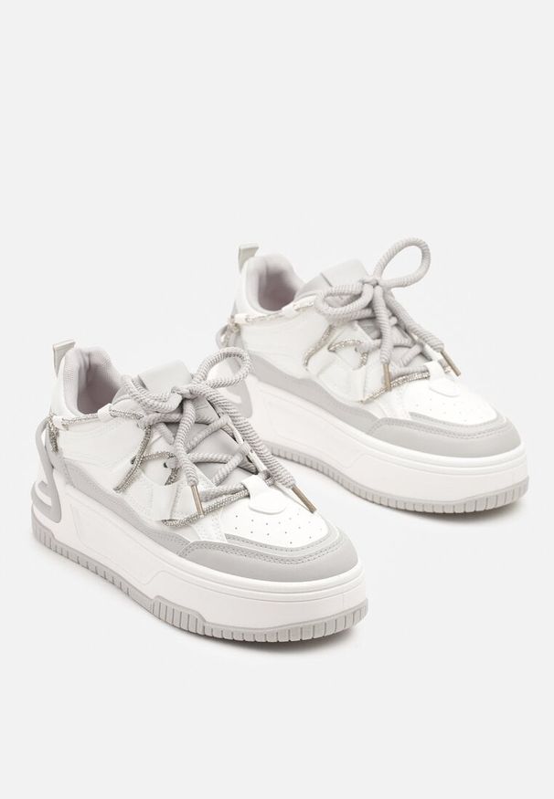 Renee - Biało-Szare Sneakersy na Platformie z Paskiem z Cyrkonii Aneolin. Okazja: na co dzień. Zapięcie: pasek. Kolor: biały. Materiał: skóra, jedwab, koronka. Wzór: aplikacja. Obcas: na platformie