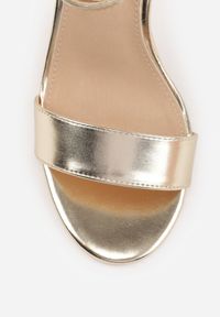 Born2be - Złote Sandały na Obcasie VICES z Wkładką ze Skóry Naturalnej i Paskami Paphis. Okazja: do pracy, na co dzień. Zapięcie: pasek. Kolor: złoty. Materiał: skóra. Wzór: paski. Obcas: na obcasie. Styl: elegancki, casual. Wysokość obcasa: średni #7