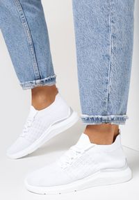 Born2be - Białe Buty Sportowe Paliphae. Okazja: na co dzień. Nosek buta: okrągły. Zapięcie: bez zapięcia. Kolor: biały. Materiał: materiał. Szerokość cholewki: normalna. Wzór: kolorowy #1