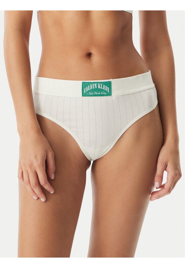 Calvin Klein Underwear Stringi LV00QF8711 Kremowy. Kolor: kremowy. Materiał: bawełna