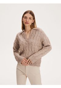 Reserved - Sweter z ozdobnym splotem - beżowy. Kolor: beżowy. Materiał: dzianina. Wzór: ze splotem