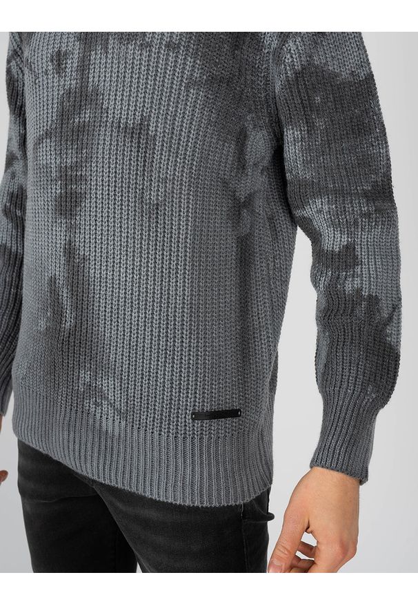 Takeshy Kurosawa Sweter "Dolcevita" | 83062 | Dolcevita Sfumata | Mężczyzna | Szary. Okazja: na co dzień. Typ kołnierza: golf. Kolor: szary. Materiał: wełna, akryl. Wzór: aplikacja. Styl: casual