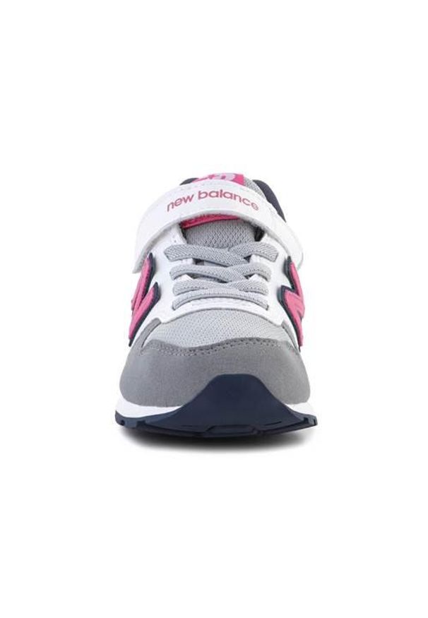 Buty do chodzenia dla dzieci New Balance 996. Zapięcie: rzepy. Kolor: wielokolorowy, szary. Materiał: guma, materiał, tkanina. Szerokość cholewki: normalna. Model: New Balance 996. Sport: turystyka piesza