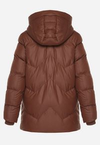 Born2be - Brązowa Pikowana Kurtka z Kapturem Ozdobiona Sznurkami Olittia. Okazja: na co dzień. Typ kołnierza: kaptur. Kolor: brązowy. Wzór: aplikacja. Styl: casual