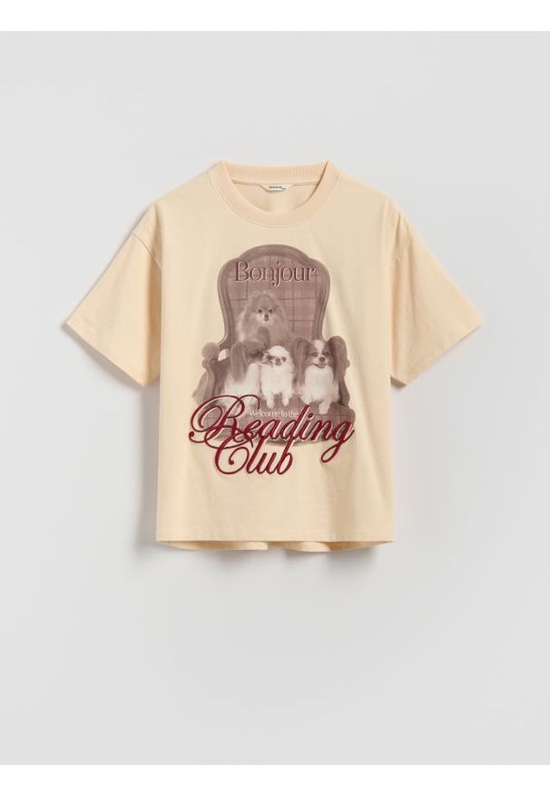 Reserved - T-shirt z nadrukiem i haftem - kremowy. Kolor: kremowy. Materiał: bawełna. Wzór: haft, nadruk