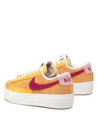 Nike Sneakersy Blazer Low Platform DO6721 700 Brązowy. Kolor: brązowy. Materiał: zamsz, skóra. Obcas: na platformie #6