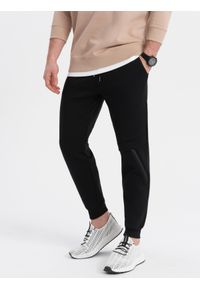 Ombre Clothing - Spodnie męskie dresowe z przeszyciem i zamkiem na nogawce - czarne V1 OM-PASK-0147 - XXL. Kolor: czarny. Materiał: dresówka. Wzór: nadruk #1