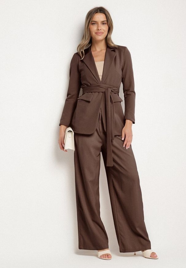 Born2be - Brązowa Marynarka Jednorzędowa z Wiązanym Paskiem Isabelline. Kolor: brązowy. Styl: elegancki