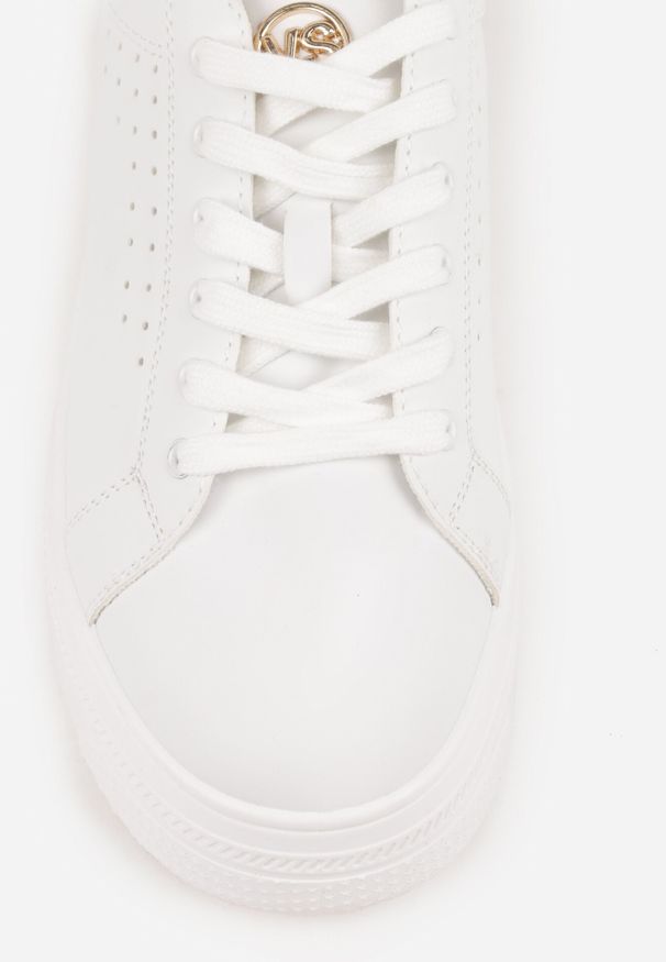 Born2be - Biało-Złote Sneakersy VICES z Metaliczną Wstawką Perforacją i Gwiazdą Edanatia. Okazja: na co dzień. Kolor: biały. Materiał: jeans. Wzór: aplikacja