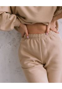 DOLLINA - Beżowe spodnie dresowe z bawełny. Kolor: beżowy. Materiał: dresówka, bawełna. Wzór: haft #2