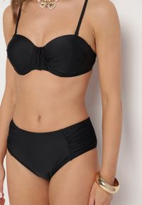 Born2be - Czarne Bikini Usztywniany Biustonosz i Figi Ozdobione Marszczeniem Eretelli. Kolor: czarny. Wzór: aplikacja