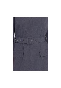 Stylove - Elegancka sukienka mini z dekoltem V i paskiem szara. Okazja: na spotkanie biznesowe. Kolor: szary. Materiał: tkanina. Styl: elegancki. Długość: mini #4