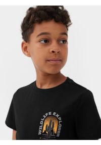 4f - T-shirt z nadrukiem chłopięcy. Kolor: czarny. Materiał: bawełna. Wzór: nadruk #2