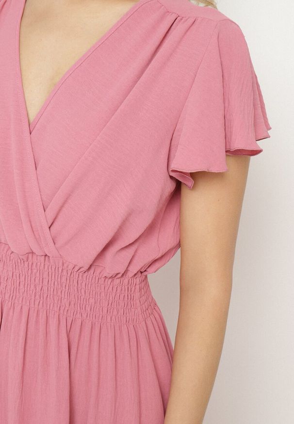 Born2be - Różowa Sukienka o Rozkloszowanym Kroju z Kopertowym Dekoltem i Gumką w Talii Reiliana. Okazja: na imprezę, na co dzień. Typ kołnierza: dekolt kopertowy. Kolor: różowy. Typ sukienki: kopertowe. Styl: elegancki, casual