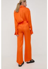Birgitte Herskind spodnie damskie kolor pomarańczowy proste high waist. Okazja: na co dzień. Stan: podwyższony. Kolor: pomarańczowy. Materiał: tkanina, guma. Styl: casual #5
