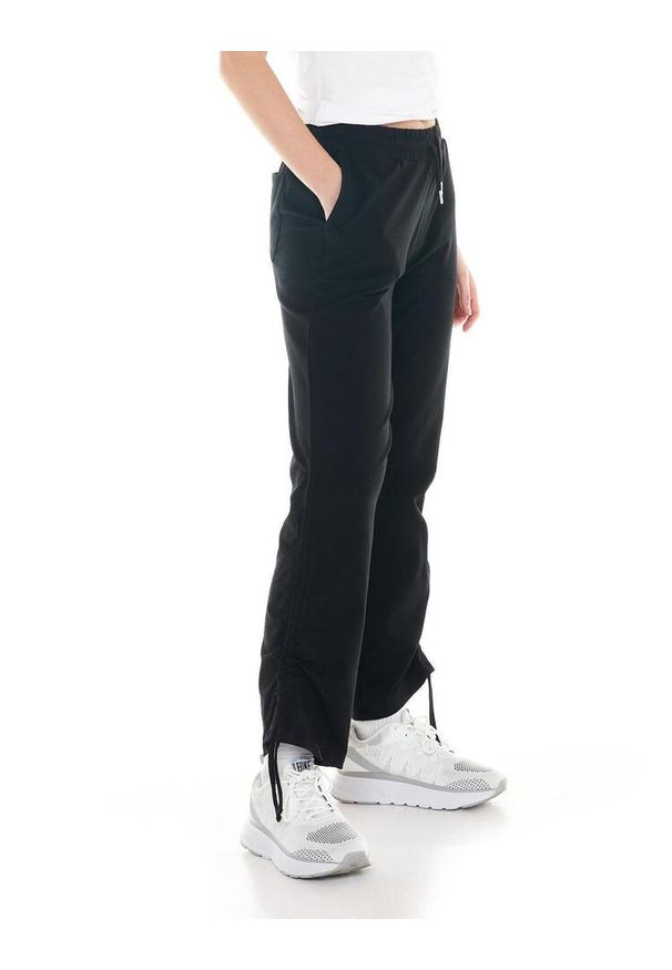 LEONE 1947 APPAREL - Cristal Shine zgromadziła damskie joggery. Kolor: czarny. Materiał: tkanina. Sport: fitness