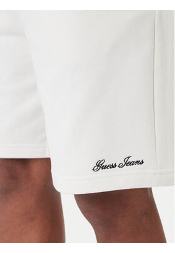 Guess Jeans Szorty sportowe M6GD49 KCPR1 Biały Regular Fit. Kolor: biały. Materiał: bawełna. Styl: sportowy