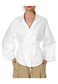 AGGI - Biała bluzka koszulowa Laynie. Typ kołnierza: dekolt w kształcie V. Kolor: biały. Materiał: bawełna. Długość: długie