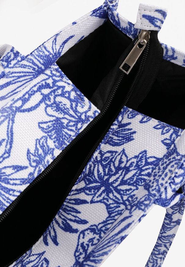 Born2be - Niebieska Torebka Typu Shopper Ozdobiona Napisem i Tropikalnym Wzorem Alinarema. Kolor: niebieski. Wzór: napisy, aplikacja. Sezon: lato. Styl: klasyczny, elegancki