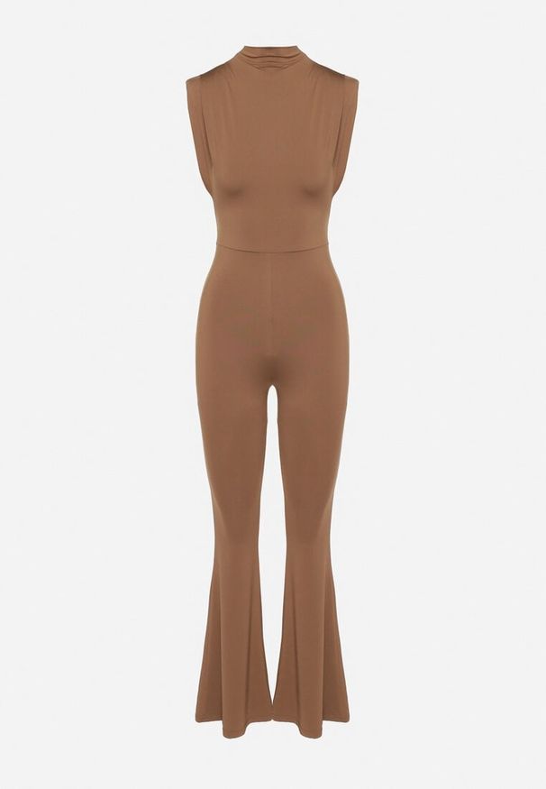 Born2be - Brązowy Kombinezon z Nogawkami Flare i Podkreślonymi Ramionami Milenirea. Okazja: na co dzień. Kolor: brązowy. Materiał: jeans. Styl: casual, klasyczny