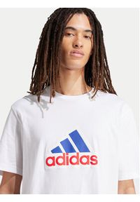 Adidas - adidas T-Shirt Future Icons Badge of Sport IS3234 Biały Loose Fit. Kolor: biały. Materiał: bawełna. Styl: sportowy #4