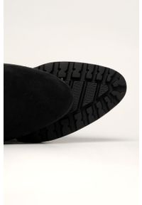 ANSWEAR - Answear - Kozaki Erynn. Nosek buta: okrągły. Zapięcie: zamek. Kolor: czarny. Materiał: syntetyk, materiał, zamsz, guma. Szerokość cholewki: normalna. Obcas: na obcasie. Wysokość obcasa: średni #2
