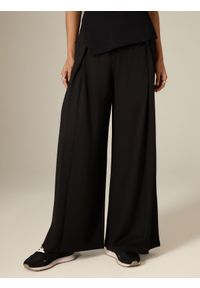 4f - 4F Spodnie dresowe z szerokimi nogawkami damskie - czarne S. Stan: podwyższony. Kolor: czarny. Materiał: dresówka #2