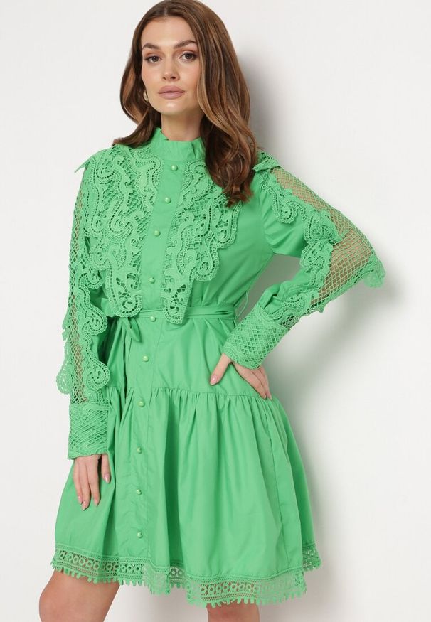 Born2be - Zielona Sukienka Evenope. Kolor: zielony. Materiał: materiał, koronka. Wzór: aplikacja, koronka. Styl: klasyczny. Długość: mini