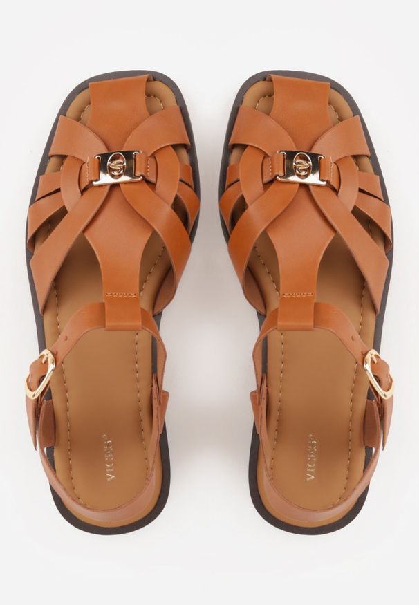 Born2be - Brązowe Sandały VICES z Przeplatanymi Paskami i Elegancką Aplikacją Peticea. Okazja: na co dzień. Zapięcie: pasek. Kolor: brązowy. Materiał: jeans. Wzór: aplikacja. Sezon: lato. Styl: elegancki