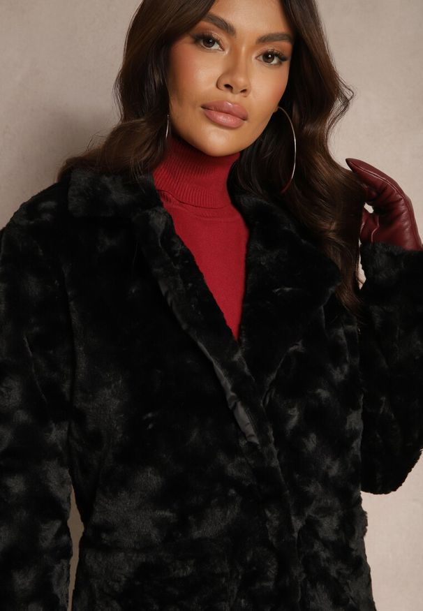 Renee - Czarny Płaszcz Jednorzędowy Vertiana. Okazja: na co dzień, na imprezę. Kolor: czarny. Materiał: jeans. Sezon: jesień, zima. Styl: klasyczny, casual, elegancki, wizytowy