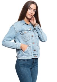 Wrangler - DAMSKA KURTKA JEANSOWA WRANGLER RETRO JACKET BLUE HAWAII W415RI92F. Kolor: niebieski. Materiał: jeans. Styl: retro #4