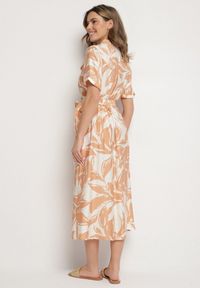 Born2be - Beżowa Wiskozowa Sukienka o Koszulowym Kroju z Wiązanym Paskiem Uloanna. Okazja: na co dzień. Kolor: beżowy. Materiał: wiskoza. Długość rękawa: krótki rękaw. Wzór: aplikacja. Typ sukienki: koszulowe. Styl: klasyczny, casual, elegancki #3