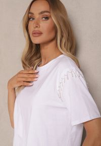 Renee - Biały T-shirt z Bawełny z Koralikami Vlerra. Okazja: na co dzień, na spacer. Kolor: biały. Materiał: bawełna. Wzór: aplikacja. Sezon: lato, wiosna. Styl: klasyczny, casual #4