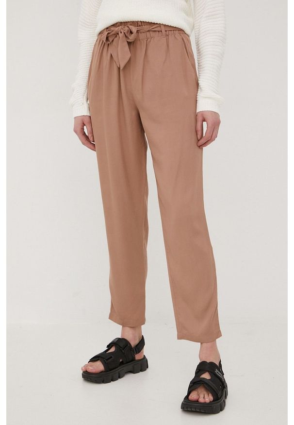 Tom Tailor spodnie damskie kolor brązowy proste high waist. Stan: podwyższony. Kolor: brązowy. Materiał: tkanina, materiał, jedwab