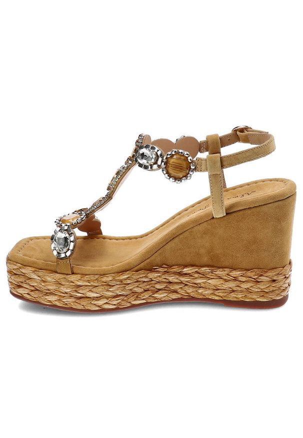 Brązowe Sandały Alma En Pena Eleganckie Espadryle Na Koturnie. Zapięcie: sprzączka. Kolor: brązowy. Materiał: zamsz, skóra. Szerokość cholewki: normalna. Sezon: lato. Obcas: na koturnie. Styl: elegancki