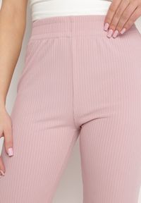 Born2be - Różowe Prążkowane Spodnie Szerokie z Gumką w Pasie Drasia. Kolor: różowy. Materiał: prążkowany #4