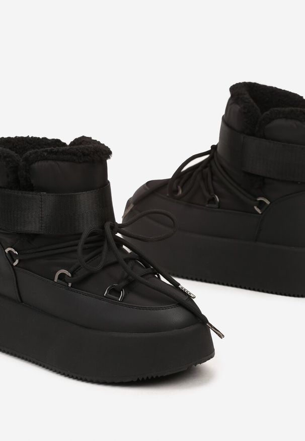 Born2be - Czarne Śniegowce na Platformie Ocieplone Futerkiem z Zapięciem na Rzep Soriva. Zapięcie: rzepy. Kolor: czarny. Materiał: futro. Obcas: na platformie. Styl: elegancki