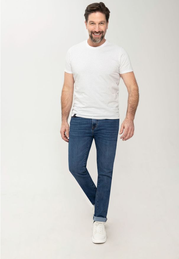 Volcano - Granatowe jeansy męskie z prostą nogawką, recyklowany poliester Repreve, D‑LEON 46. Kolekcja: plus size. Kolor: niebieski. Styl: klasyczny
