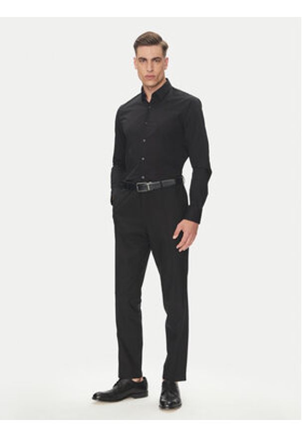 Calvin Klein Koszula Essential LV019EU030 Czarny Slim Fit. Kolor: czarny. Materiał: bawełna
