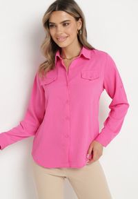Born2be - Różowa Klasyczna Koszula z Imitacją Kieszeni i Ozdobnymi Tłoczeniami Lallama. Kolor: różowy. Styl: klasyczny #3