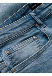 Ombre Clothing - Męskie klasyczne przecierane jeansy REGULAR FIT – jasnoniebieskie V2 - Rozmiar: XXL. Kolor: niebieski. Materiał: jeans. Styl: klasyczny