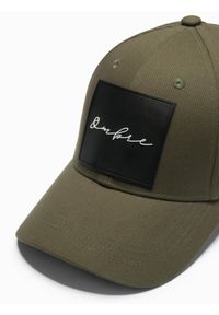 Ombre Clothing - Męska czapka bejsbolówka z daszkiem i dużą naszywką – khaki V2. Kolor: czarny. Materiał: guma, bawełna. Wzór: aplikacja. Styl: casual, elegancki