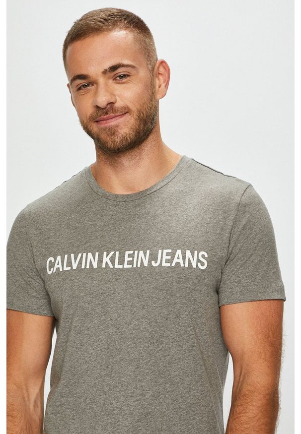 Calvin Klein Jeans - T-shirt J30J307855. Okazja: na co dzień. Kolor: szary. Materiał: dzianina. Styl: casual