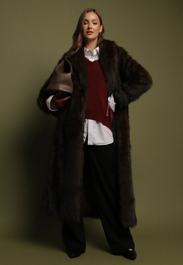 Born2be - Brązowy Długi Płaszcz Futrzany z Kołnierzem Banisse. Okazja: na co dzień. Kolor: brązowy. Materiał: futro. Długość: długie. Styl: klasyczny, casual, elegancki