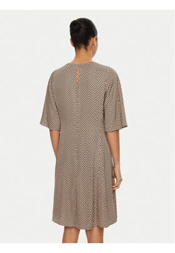 Marc O'Polo Sukienka codzienna 408 1208 21465 Beżowy Relaxed Fit. Okazja: na co dzień. Typ kołnierza: polo. Kolor: beżowy. Materiał: wiskoza. Typ sukienki: proste. Styl: casual