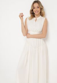 Born2be - Jasnobeżowa Sukienka Długa Rozkloszowana z Powlekanymi Guzikami Ingridesa. Kolor: beżowy. Długość: maxi #6
