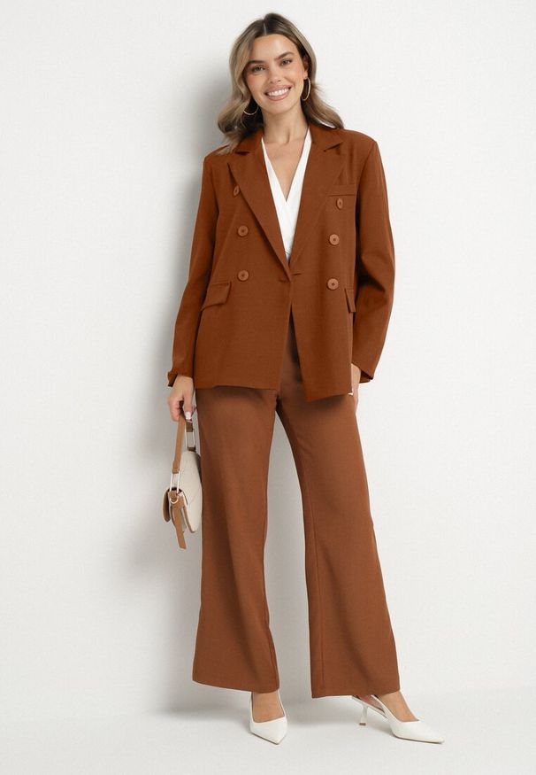 Born2be - Brązowe Szerokie Spodnie z Metaliczną Klamrą na Pasku Enarea. Okazja: na spotkanie biznesowe. Stan: podwyższony. Kolor: brązowy. Wzór: kolorowy. Styl: biznesowy, klasyczny