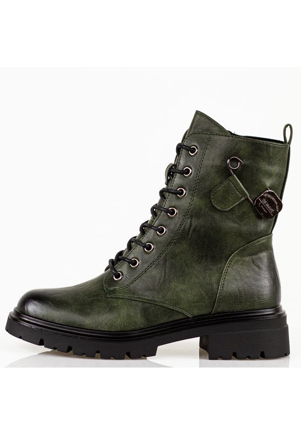 Zielone trapery damskie M.Daszyński 2508-4. Nosek buta: okrągły. Zapięcie: sznurówki. Kolor: wielokolorowy, zielony, brązowy. Materiał: skóra. Wzór: aplikacja. Sezon: zima, jesień